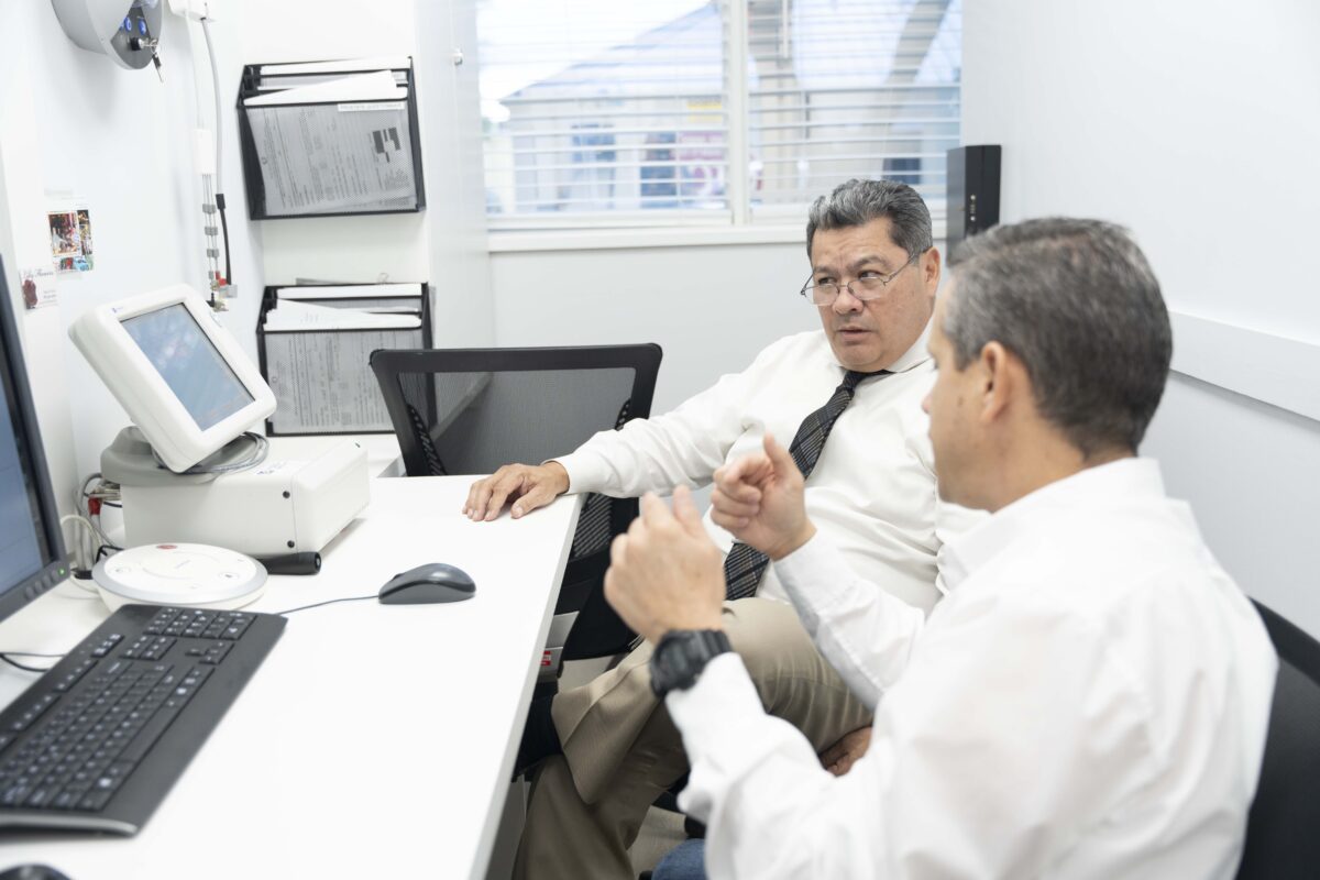 Medsurgelsupplies engineer discussing product with customer