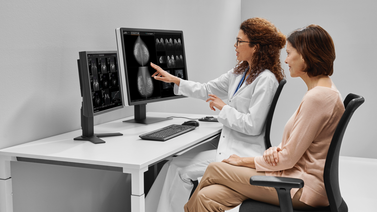 Doctors looking at MAMMOVISTA Bsmart scan