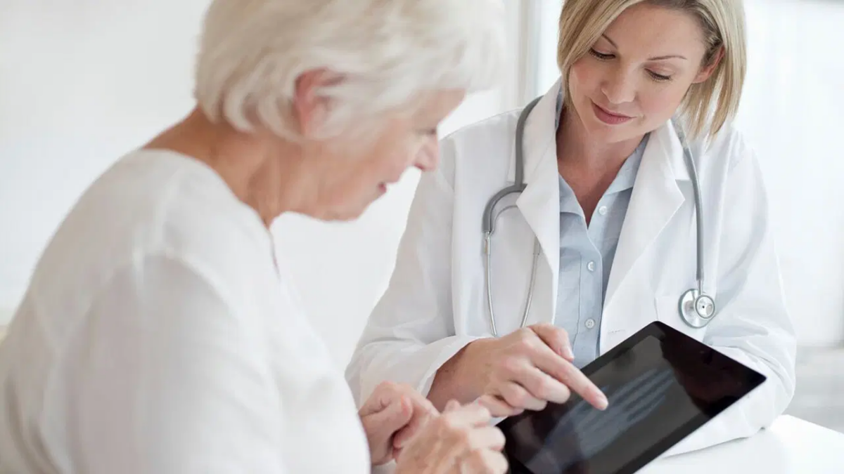 Siemens Healthineers DI Patient with a healthcare professional
