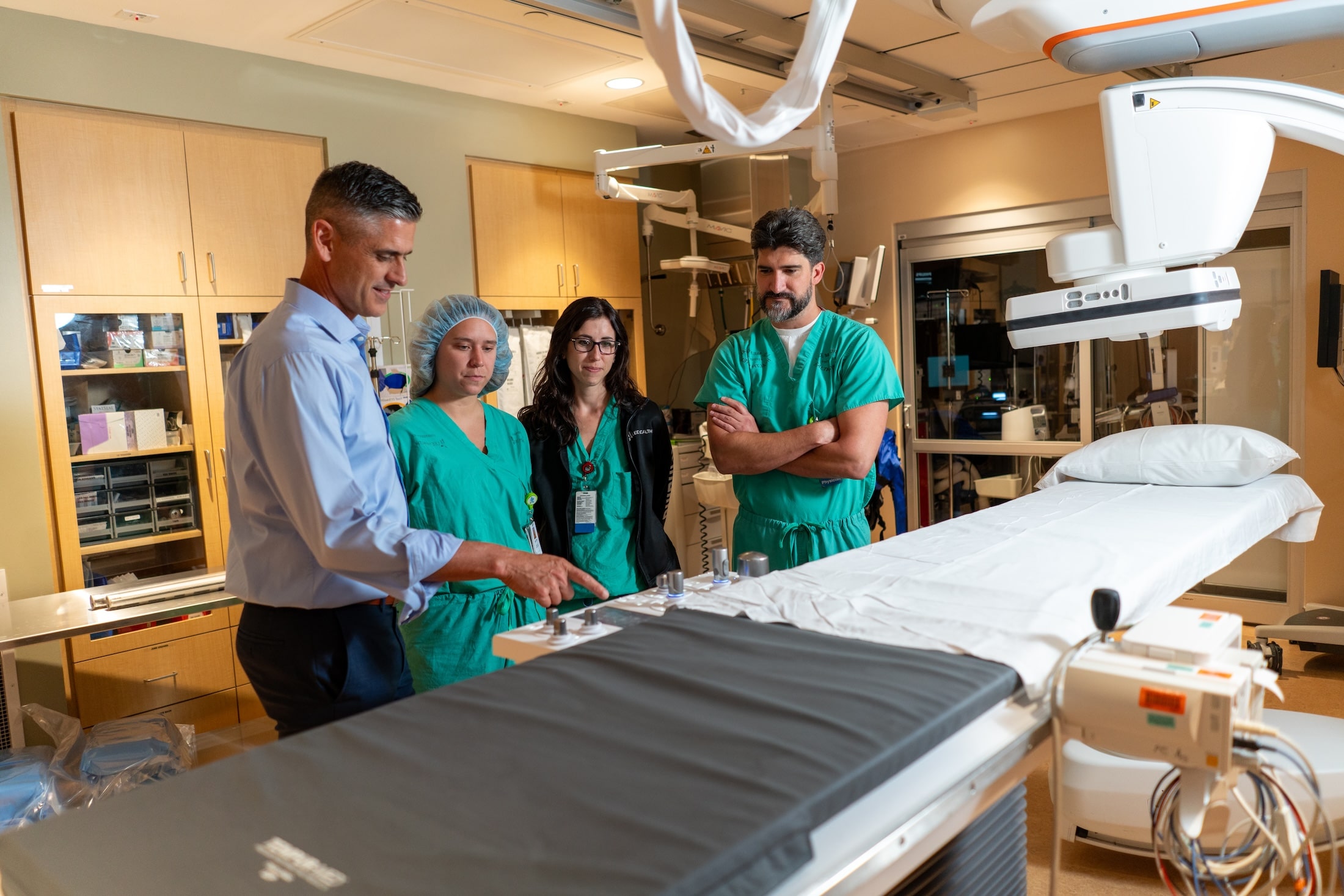 Product demo between Medsurgelsupplies's sales person and surgeon